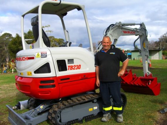 Steve-Fenech-of-Fenech-Earthwork-loves-his-Takeuchi-TB230-excavator-624×468 Takeuchi TB230 excavator delivers for Fenech project