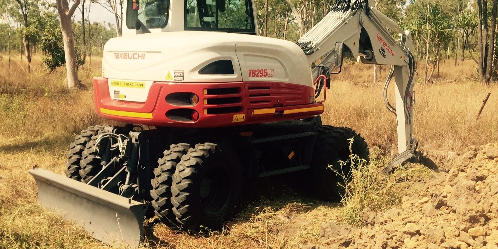 SM-0081-Pic-2 Wheeled excavation equipment used for digging work